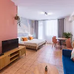 The Cozy Hub, Warna