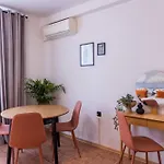 The Cozy Hub, Warna