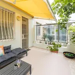 The Cozy Hub, Apartment Warna
